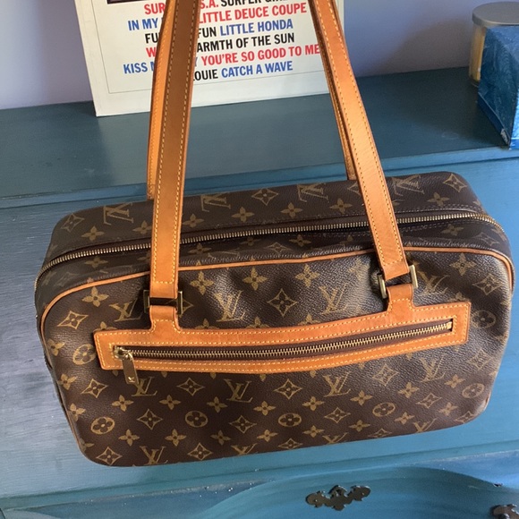Vintage Louis Vuitton Cite Bag GM Monogram Exterior Pocket Shoulder Bag Roomy - Picture 2 of 15